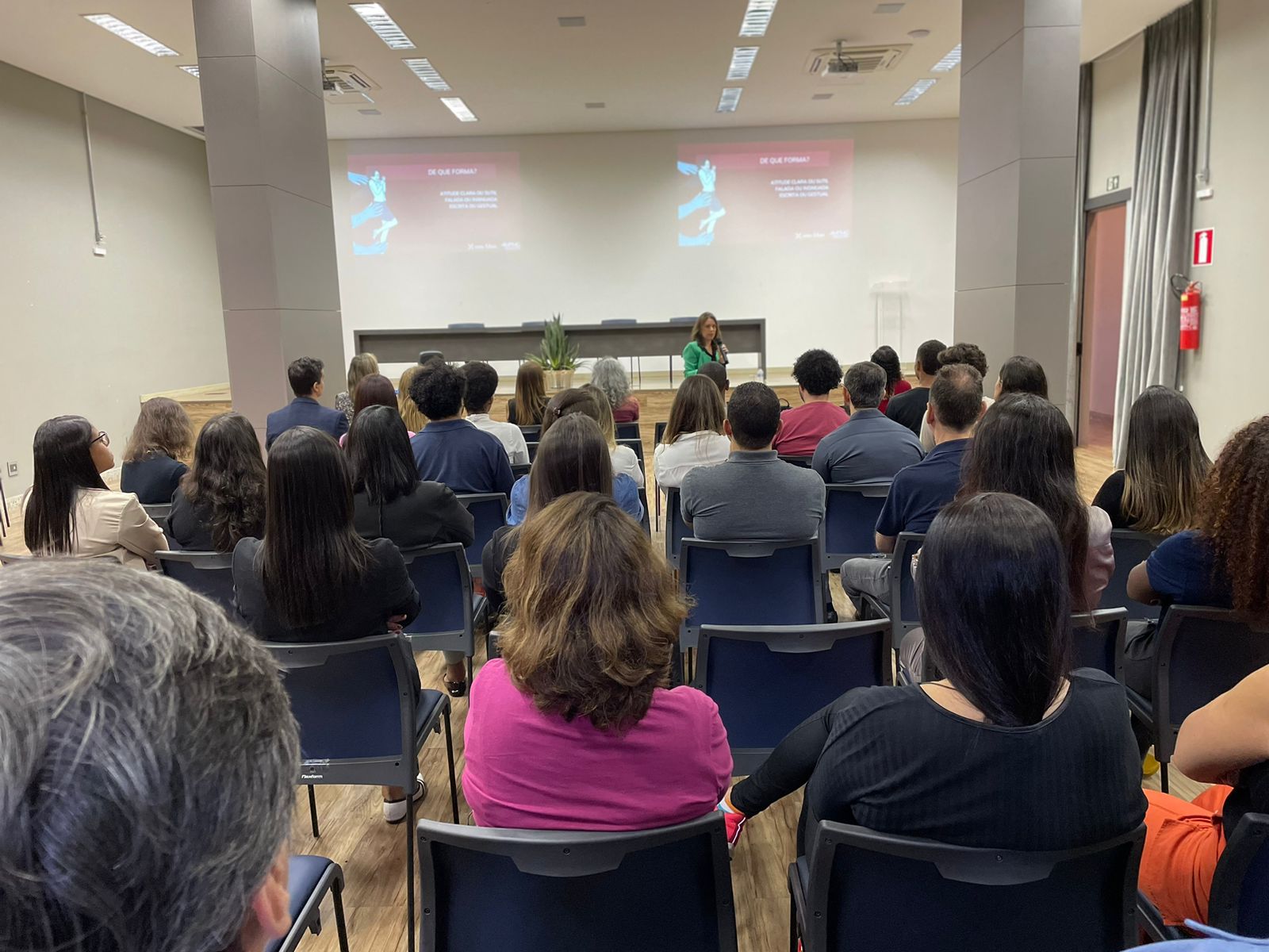 Colaboradores do Recivil participam de palestra sobre assédio sexual no trabalho